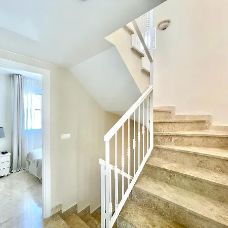 Unique Townhouse In Front Of Puerto Banus Appartement *