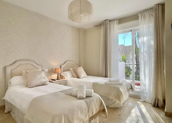 Unique Townhouse In Front Of Puerto Banus Apartmán