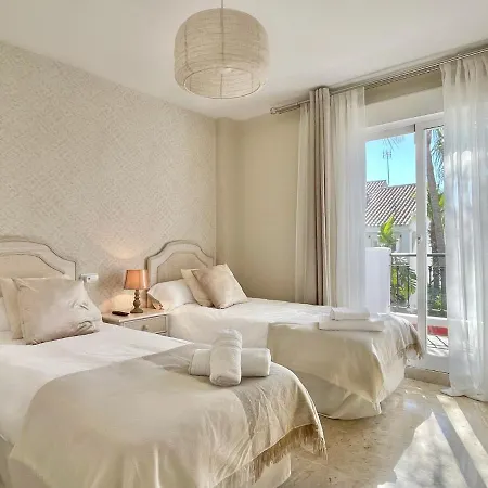Unique Townhouse In Front Of Puerto Banus Apartamento